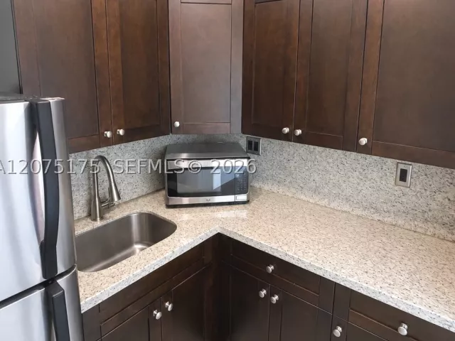 Продажа дома по адресу 100 SW 51st Ct - фото 9373233
