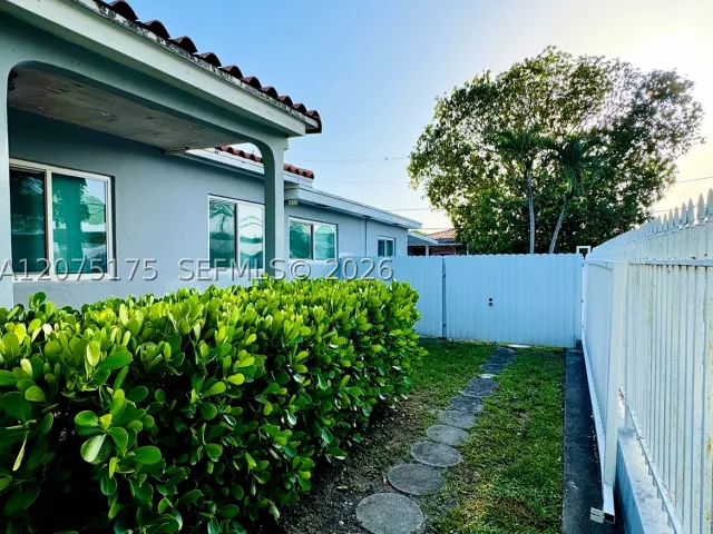 Продажа дома по адресу 100 SW 51st Ct - фото 9373235