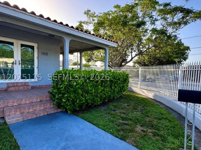 Продажа дома по адресу 100 SW 51st Ct - фото 9373214