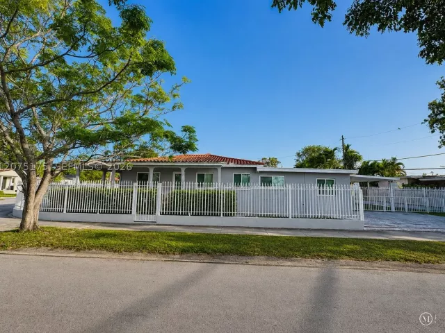 Продажа дома по адресу 100 SW 51st Ct - фото 9373215