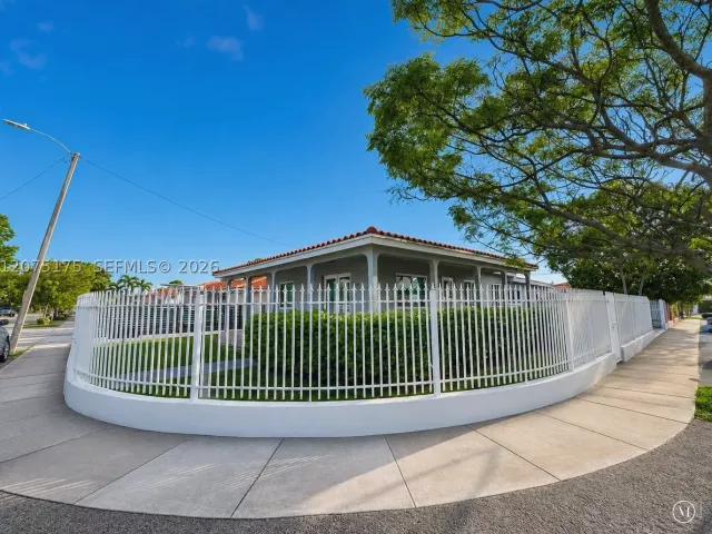 Продажа дома по адресу 100 SW 51st Ct - фото 9373216
