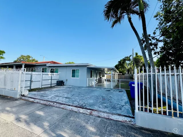 Продажа дома по адресу 100 SW 51st Ct - фото 9373218