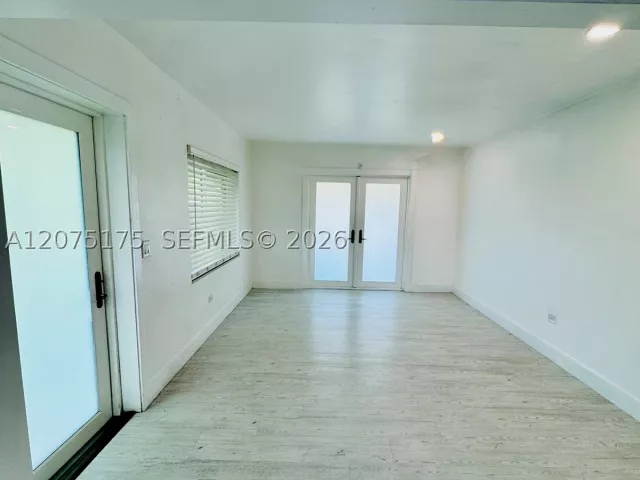 Продажа дома по адресу 100 SW 51st Ct - фото 9373219