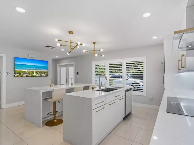 Продажа дома по адресу 932 Bird Rd - фото 9366849