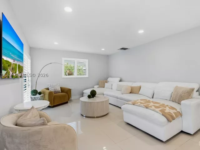 Продажа дома по адресу 932 Bird Rd - фото 9366852