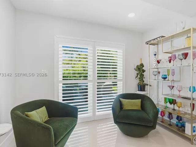 Продажа дома по адресу 932 Bird Rd - фото 9366853
