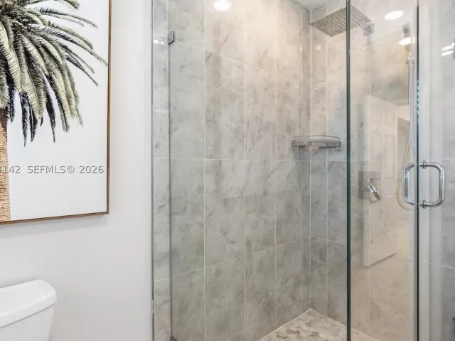 Продажа дома по адресу 932 Bird Rd - фото 9366855