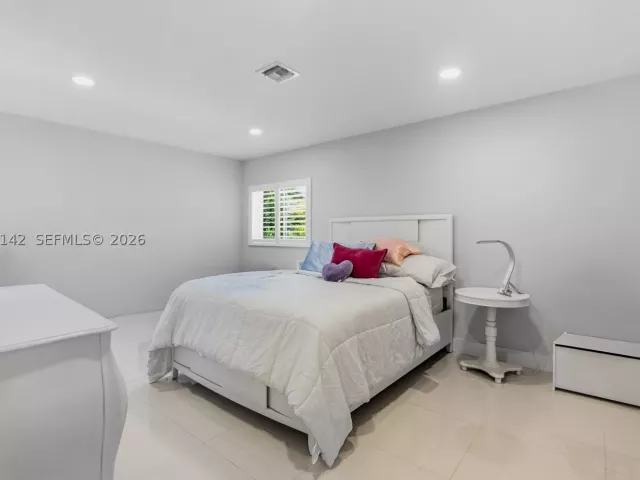 Продажа дома по адресу 932 Bird Rd - фото 9366860