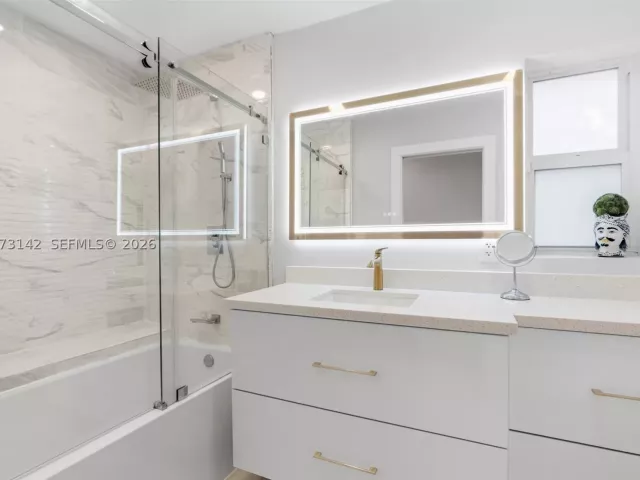 Продажа дома по адресу 932 Bird Rd - фото 9366862
