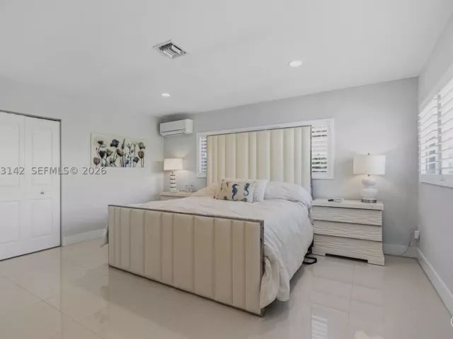 Продажа дома по адресу 932 Bird Rd - фото 9366863