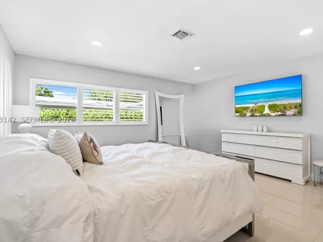 Продажа дома по адресу 932 Bird Rd - фото 9366865