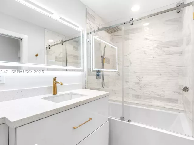 Продажа дома по адресу 932 Bird Rd - фото 9366867