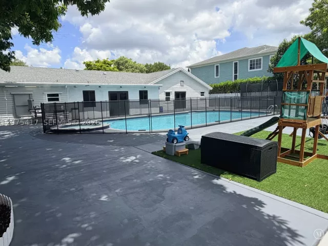 Продажа дома по адресу 15042 SW 149th St - фото 9366711