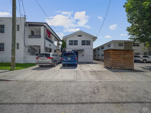 Продажа дома по адресу 500 SW 8th Ave - фото 9366692