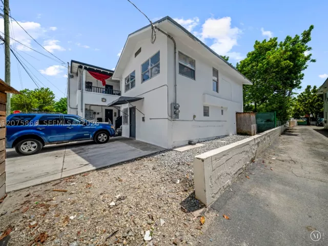 Продажа дома по адресу 500 SW 8th Ave - фото 9366694