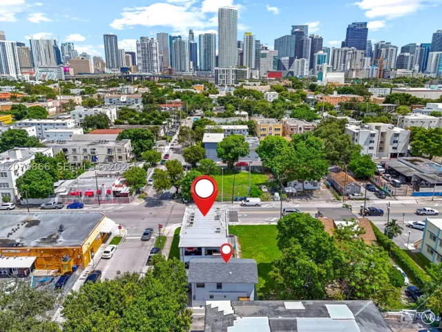 Продажа дома по адресу 500 SW 8th Ave - фото 9366684