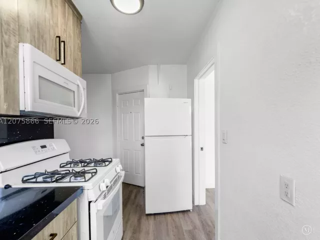 Продажа дома по адресу 500 SW 8th Ave - фото 9366703