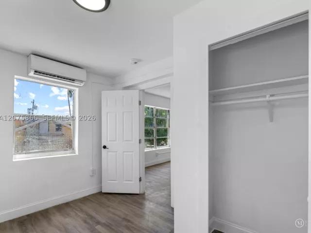 Продажа дома по адресу 500 SW 8th Ave - фото 9366707