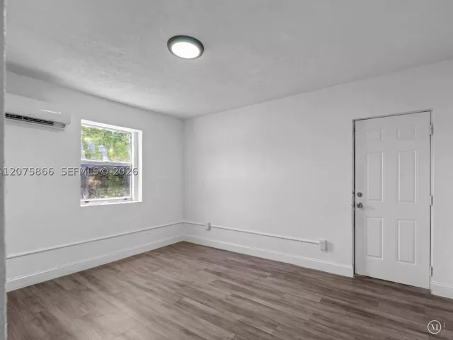 Продажа дома по адресу 500 SW 8th Ave - фото 9366708
