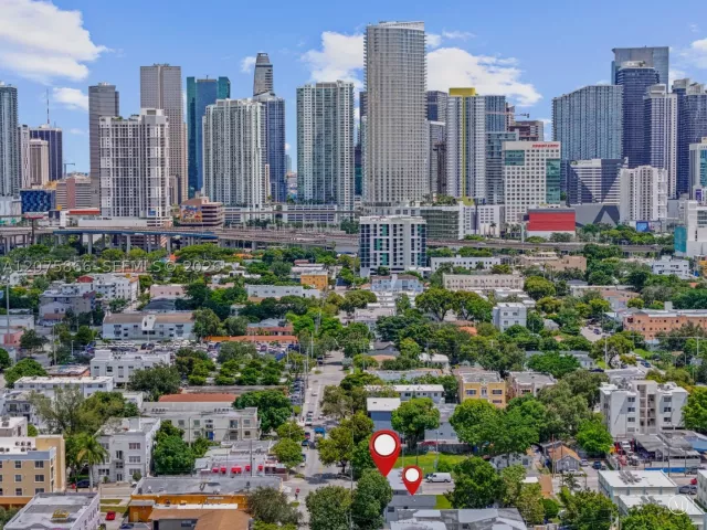 Продажа дома по адресу 500 SW 8th Ave - фото 9366710