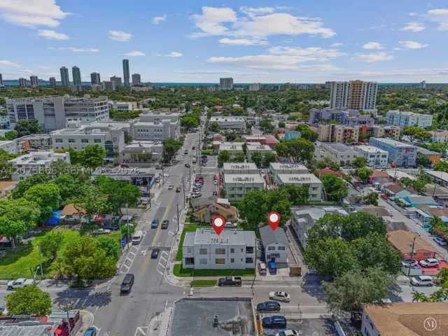 Продажа дома по адресу 500 SW 8th Ave - фото 9366685