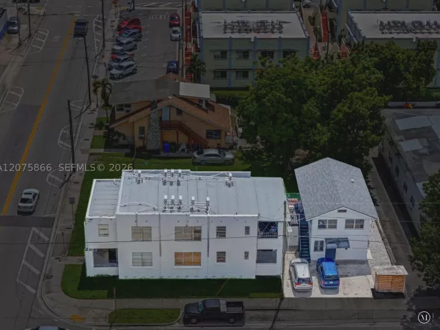 Продажа дома по адресу 500 SW 8th Ave - фото 9366688