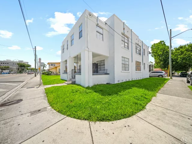 Продажа дома по адресу 500 SW 8th Ave - фото 9366690