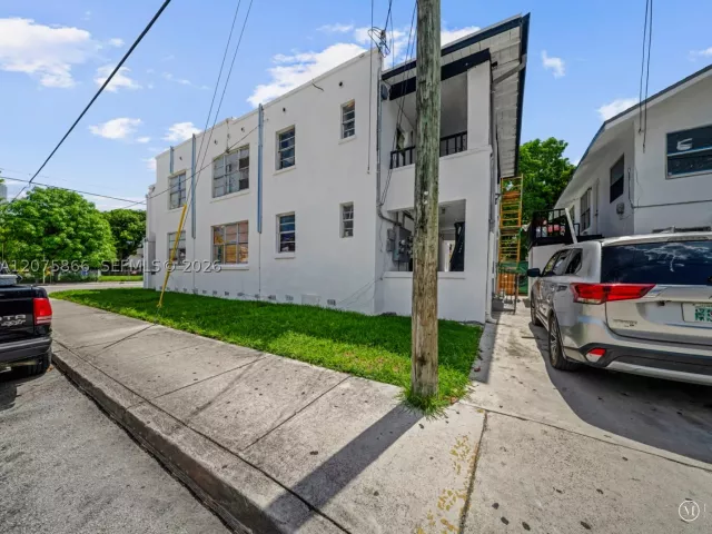 Продажа дома по адресу 500 SW 8th Ave - фото 9366691
