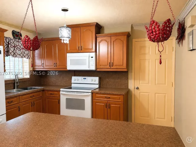Продажа дома по адресу 4441 NW 173rd Dr - фото 9371100
