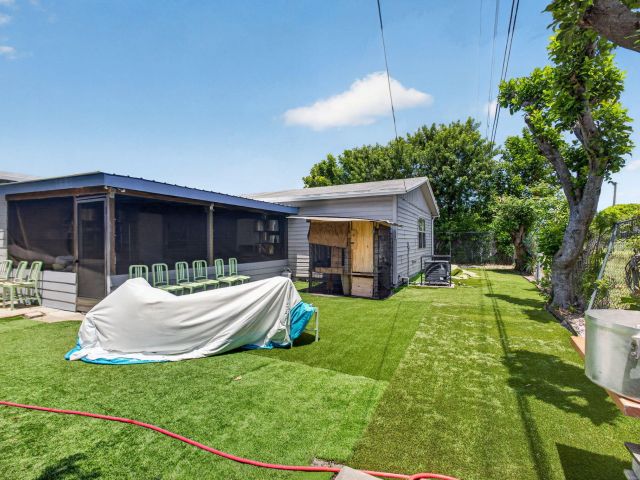 Продажа дома по адресу 3408 Avenue H W - фото 9429216