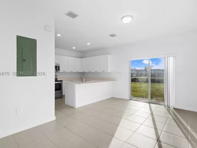 Продажа дома по адресу 12428 NW 23rd Ct - фото 9367159