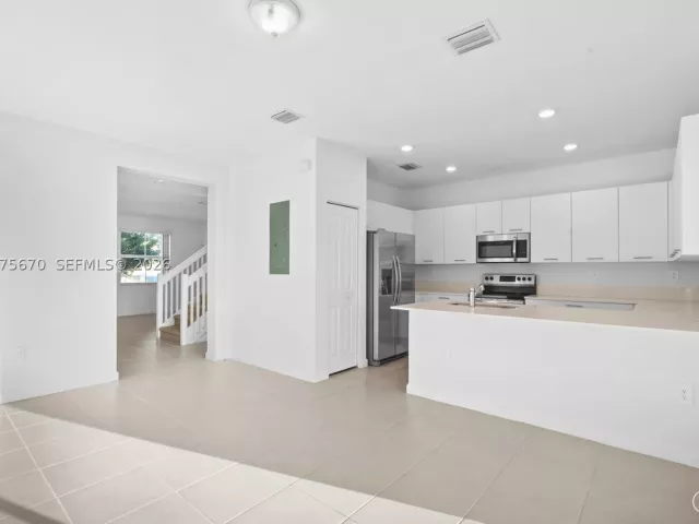 Продажа дома по адресу 12428 NW 23rd Ct - фото 9367161