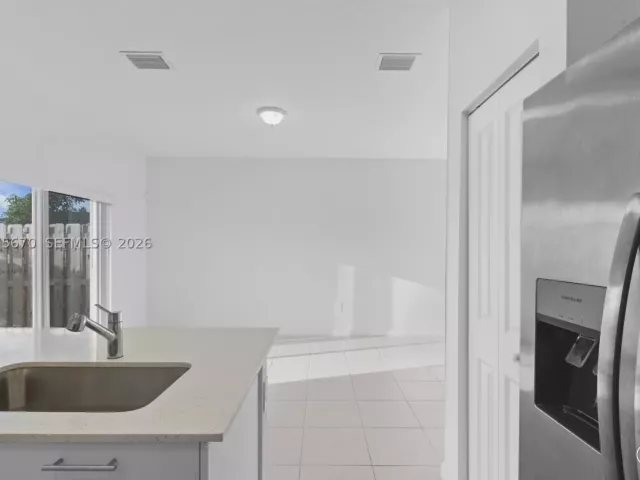 Продажа дома по адресу 12428 NW 23rd Ct - фото 9367164