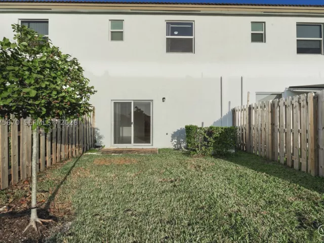 Продажа дома по адресу 12428 NW 23rd Ct - фото 9367177