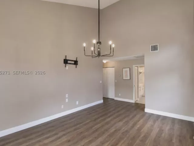 Продажа дома по адресу 18341 NW 10th St - фото 9377354