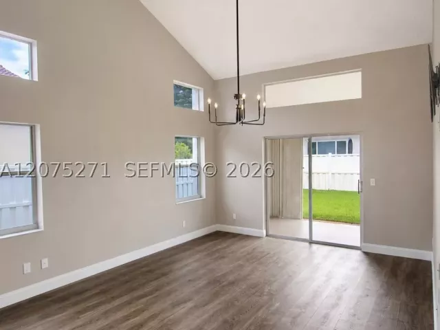 Продажа дома по адресу 18341 NW 10th St - фото 9377355