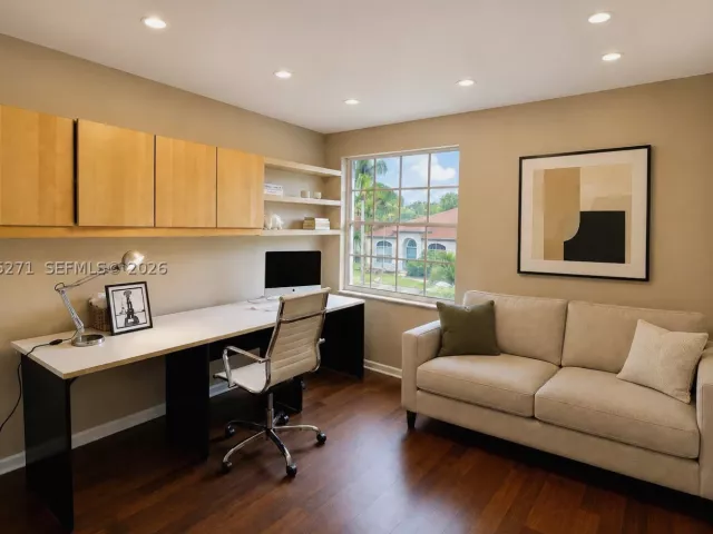 Продажа дома по адресу 18341 NW 10th St - фото 9377359