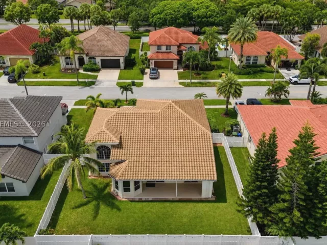Продажа дома по адресу 18341 NW 10th St - фото 9377368