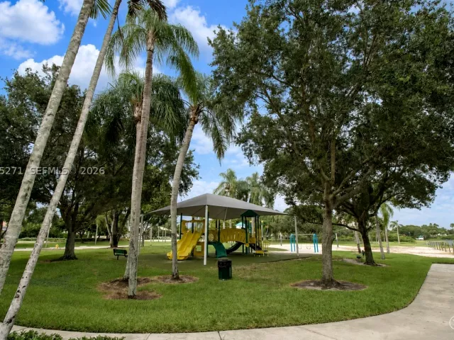 Продажа дома по адресу 18341 NW 10th St - фото 9377373