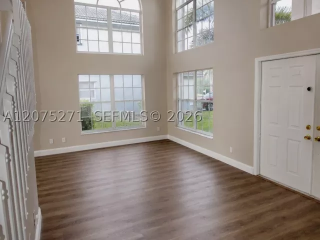 Продажа дома по адресу 18341 NW 10th St - фото 9377343