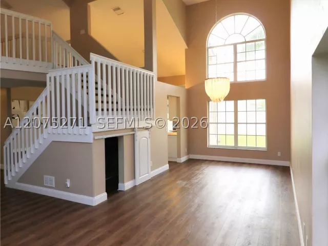 Продажа дома по адресу 18341 NW 10th St - фото 9377344