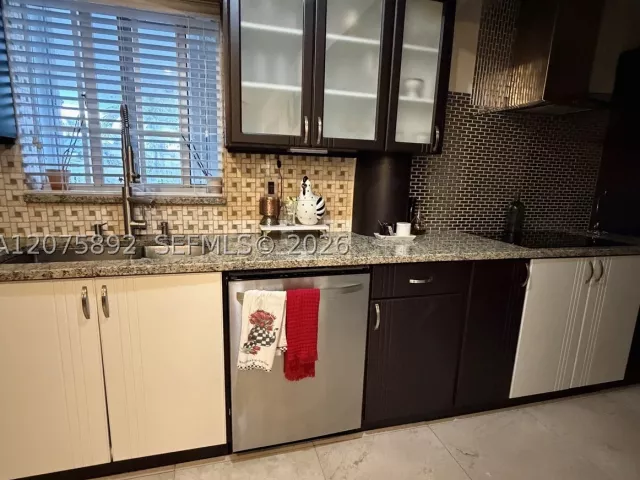 Продажа дома по адресу 5445 NW 172nd Ter - фото 9376278