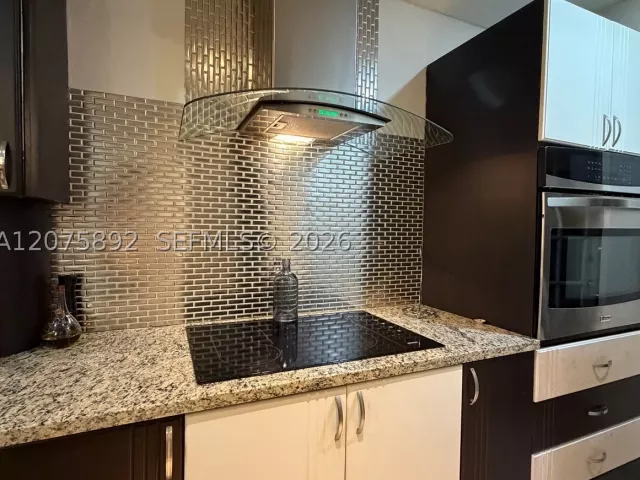 Продажа дома по адресу 5445 NW 172nd Ter - фото 9376279