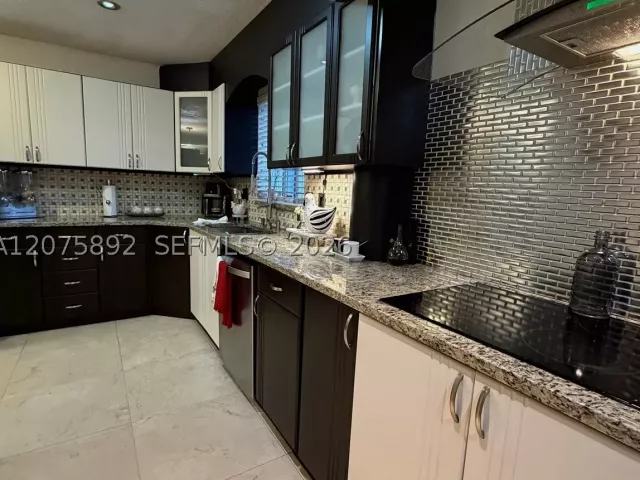 Продажа дома по адресу 5445 NW 172nd Ter - фото 9376280