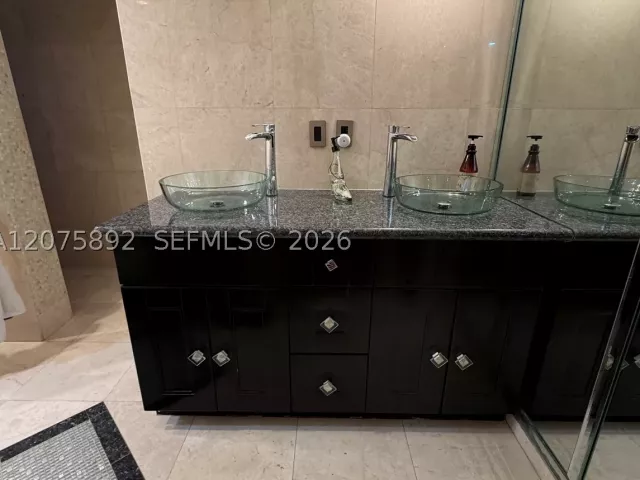 Продажа дома по адресу 5445 NW 172nd Ter - фото 9376293