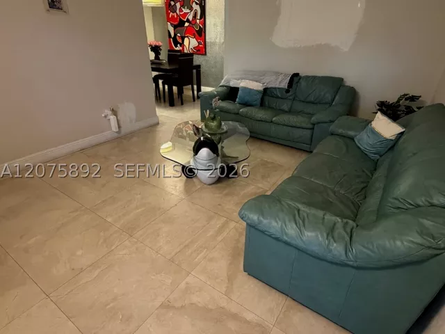 Продажа дома по адресу 5445 NW 172nd Ter - фото 9376274
