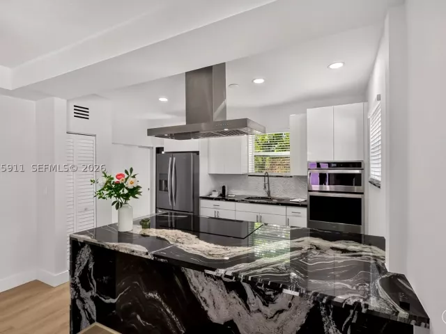 Продажа дома по адресу 2272 SW 13th St - фото 9376525
