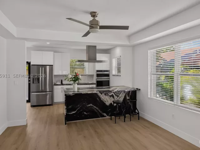 Продажа дома по адресу 2272 SW 13th St - фото 9376526