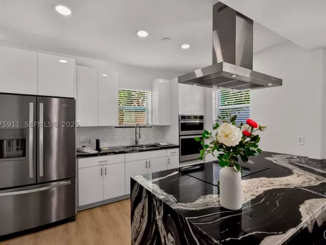 Продажа дома по адресу 2272 SW 13th St - фото 9376527