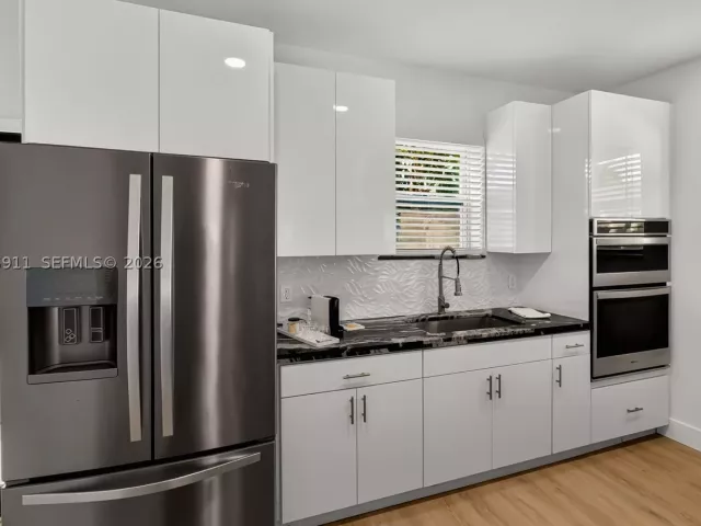 Продажа дома по адресу 2272 SW 13th St - фото 9376528